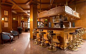 King's Hotel Center